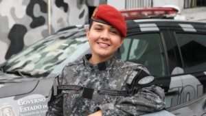 Outra mulher de destaque na PM é Lívia Xavier, de 28 anos, uma das seis agentes do Batalhão de Polícia de Choque (BPChoque