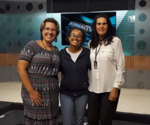 Renata Becate ao lado de Gabriela Lobo e Mônica Gropelo, na TVTEC Jundiaí. 