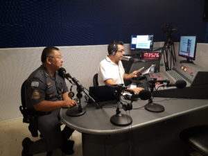 Cornel Eduardo Yassui ao lado de Rafael Amaral na RádioTEC. 