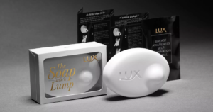 Sabonete da marca Lux com caroço.