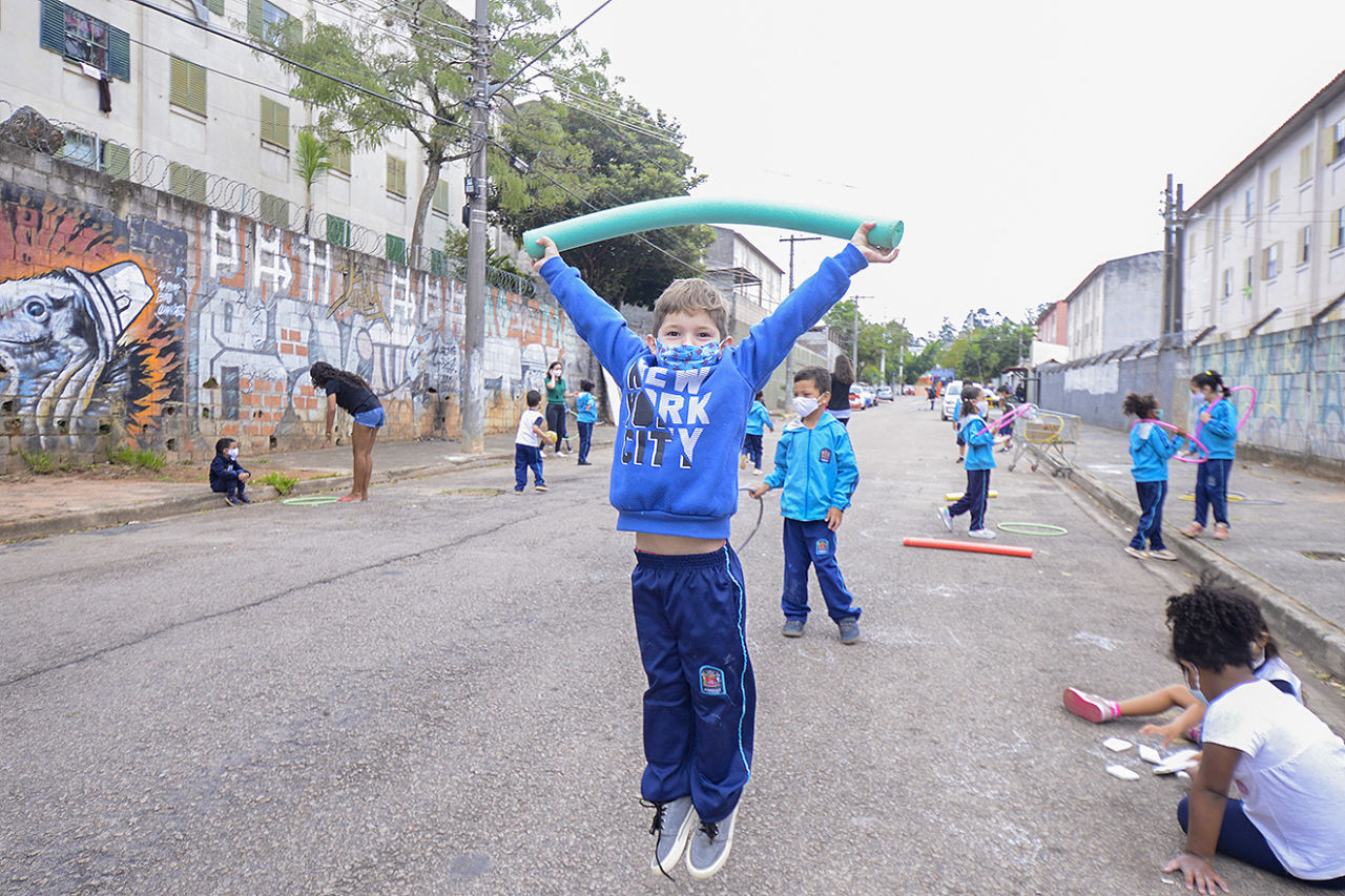 Jogar bola na rua é proibido pela Lei de Trânsito?