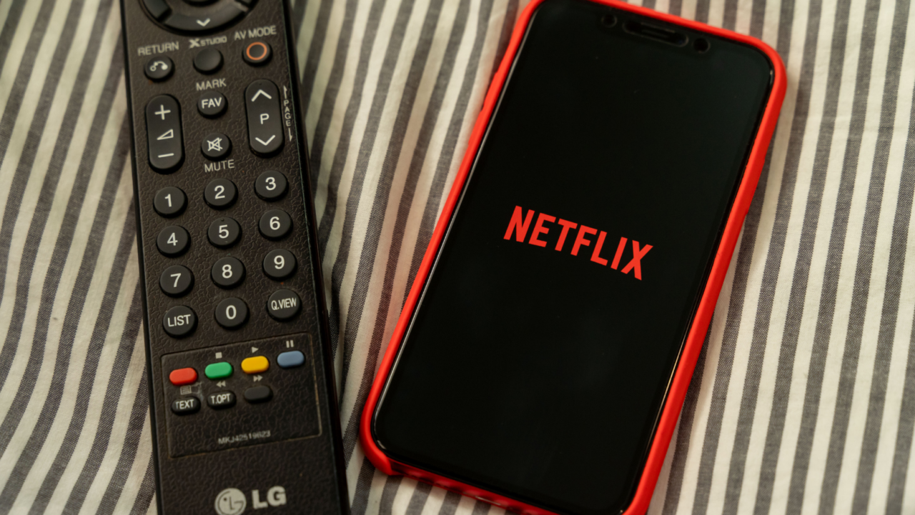 Netflix começa a cobrar quem divide a mesma conta no Brasil