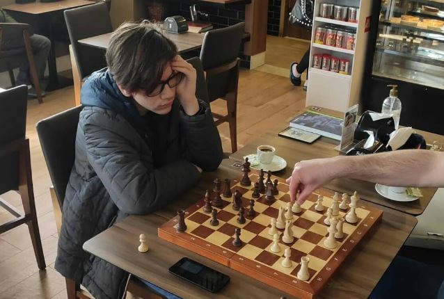 Enxadrista de Jundiaí 'sobe no pódio' de campeonato amistoso de Xadrez