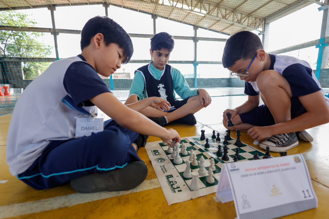 Dia das Crianças: competição de Xadrez atrai estudantes da rede